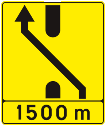 Indications temporaires à l’occasion de travaux Signal de préavis annonçant une traversée du terre-plein central